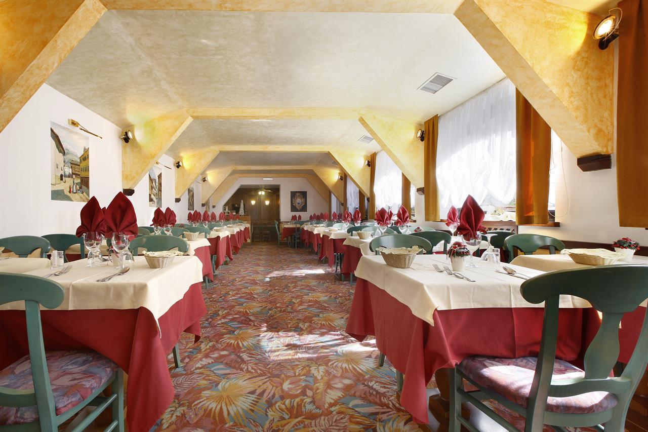 Hotel a predazzo per famiglie hotel touring familygo Disegno terrazza Ristorante