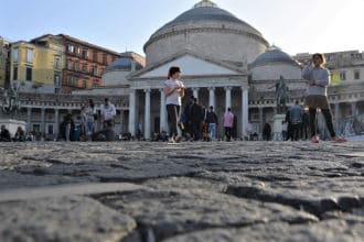 napoli con i bambini, Piazza del Plebiscito