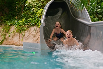 Le Tropical Islands vicino Berlino con i bambini, scivoli