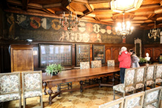 Sala storica del Municipio di Mulhouse visitata con un Greeter locale © Devid Rotasperti Photographer