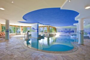 Hotel Lagorai Resort & Spa per famiglie in Val di Fiemme, piscina