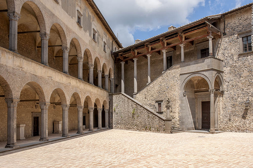 Bracciano con i bambini, castello Odescalchi corte d'onore