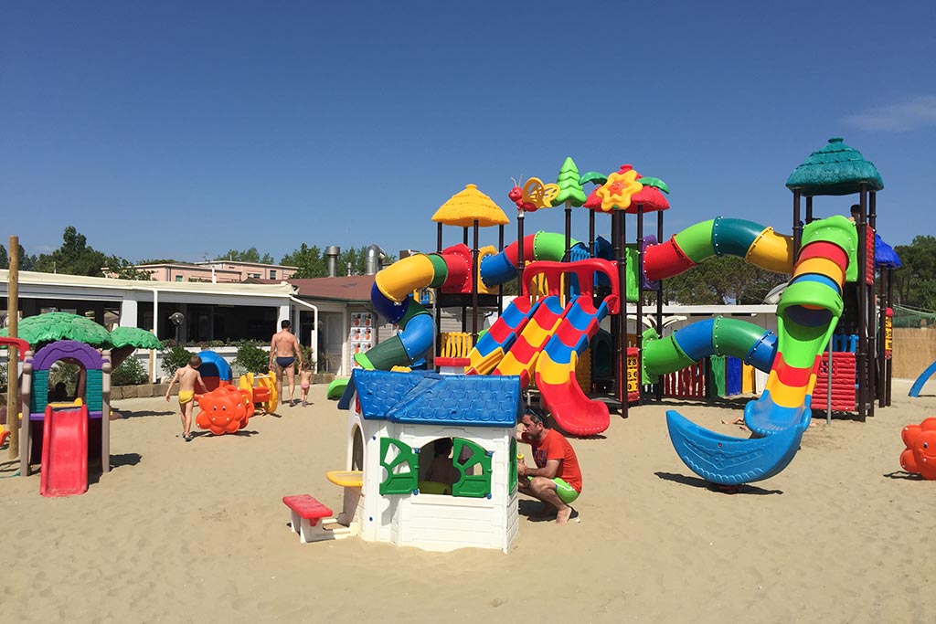 emilia-romagna-cesenatico-color-green-village-giochi-spiaggia