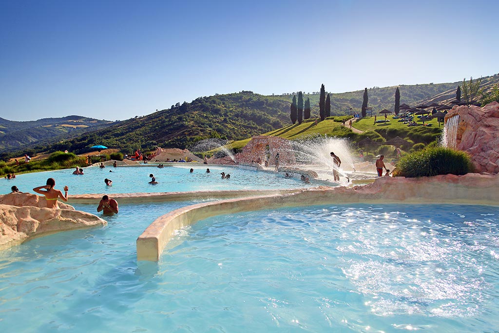 Villaggio della Salute Più per bambini vicino Bologna, piscine esterne