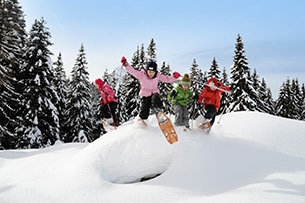 Avventure in Trentino d'inverno con i bambini, ciaspolate