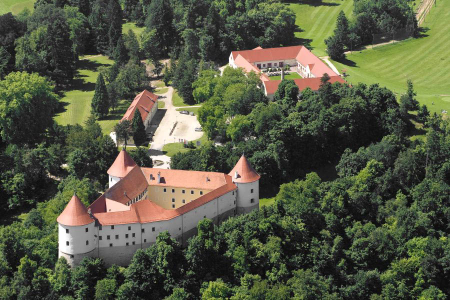 Terme di Catez, Mokrice Castle