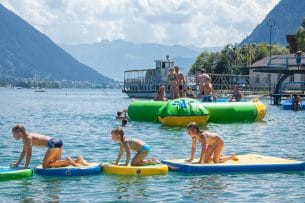 austria-tirolo-achensee-Strandbad_in_Pertisau_wiggle_bridge