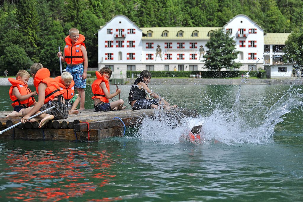 autria-tirolo-achensee-Kinderprogramm_Flossfahrt-AchenseeTourismus