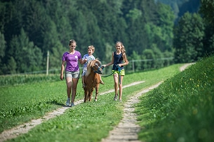 Winklerhotel per bambini in estate, passeggiate sui pony