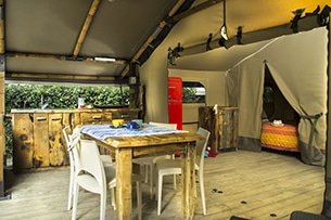 toscana-glamping-bambini-interno-tenda