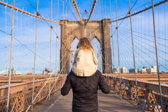 Ponte di Brooklyn con bambini