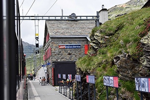 svizzera-treno-bernina-stazione