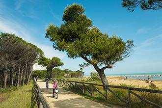 Spiaggia di Bibione con i bambini, in bicicletta