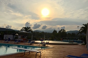 toscana-isola-elba-blogtour-hotel-airone-tramonto-piscina