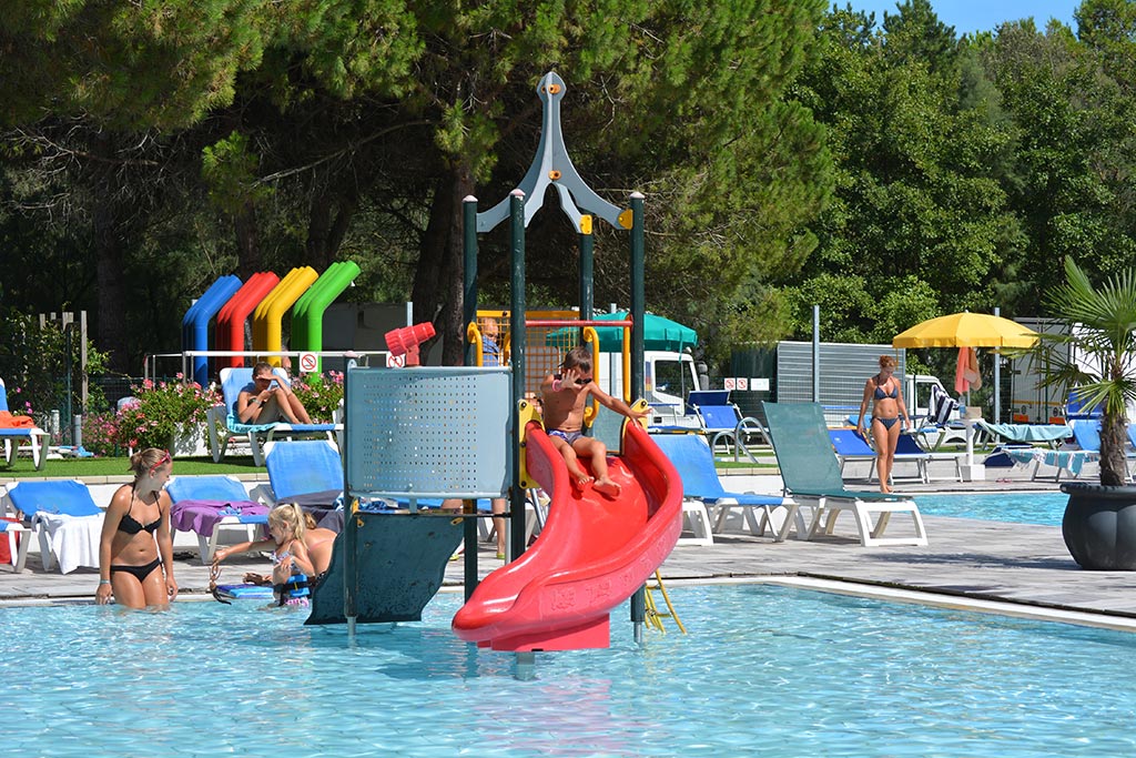 Bibione Pineda: Camping Residence il Tridente, scivoli in piscina