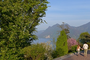 Ai giardini di Villa Taranto con bambini, vista Lago Maggiore