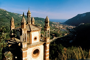 Finale Ligure per bambini, i cinque campanili