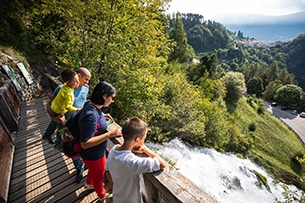 Estate alle Terme di Comano con i bambini, alle cascate