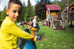 Estate alle Terme di Comano con i bambini, parco giochi