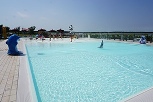 Glamping a Bibione, il Capalonga Village, piscine