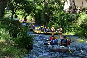 Soft rafting con bambini sull'Aniene, gare tra gommoni