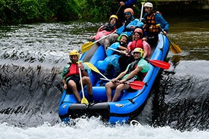 Soft rafting con bambini sull'Aniene, piccole cascate