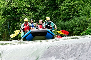 Soft rafting con bambini sull'Aniene a Subiaco, vicino Roma