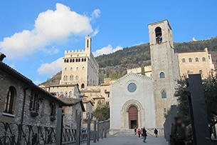 Weekend a Gubbio con i bambini, vista dal basso