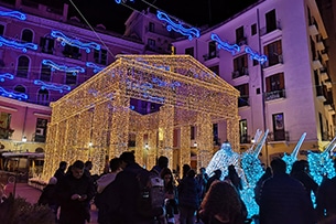 Luminarie Salerno, tempio di Poseidone in Piazza Flavio Gioia