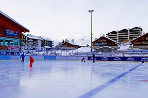 Vallese inverno con bambini, Nendaz, lago ghiacciato