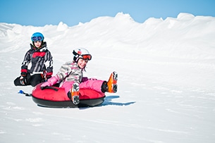 Vallese inverno con bambini, Nendaz, ciambelle