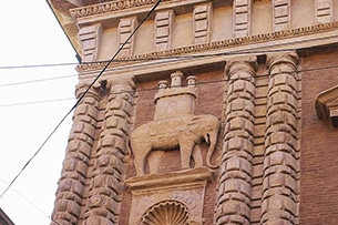 Tour Bologna per bambini con guida, Palazzo Fantuzzi