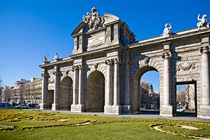 Visitare Madrid con bambini insieme a Spongebob, Puerta de Alcalà