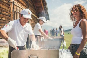 Family hotel in Alto Adige, Cavallino Bianco Family Spa Grand Hotel, grigliate in baita