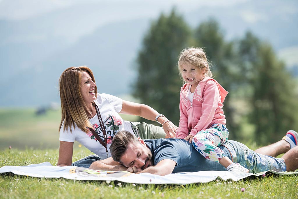 Family hotel in Alto Adige, Cavallino Bianco Family Spa Grand Hotel, pic nic