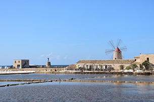 Saline di Trapani con i bambini, mulino a vento