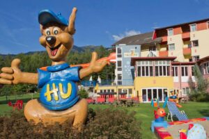 Baby & KinderHotel a Trebesing in Carinzia, Austria, giardino