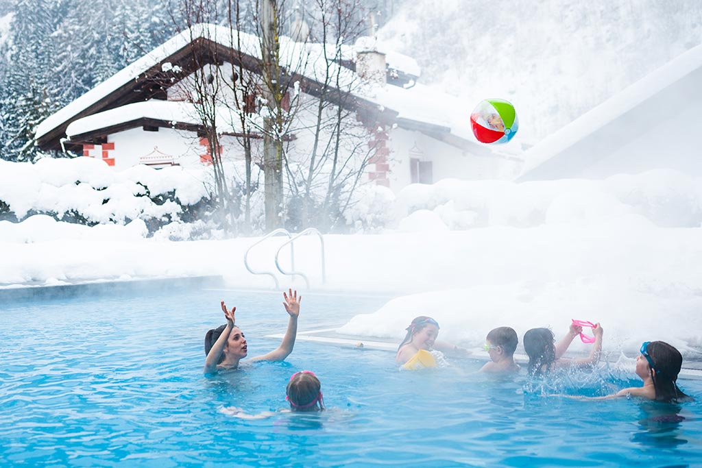 I migliori family Hotel Alto Adige, Family Hotel Posta, inverno in piscina