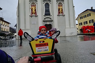 Vacanze con bambini al Cavallino Bianco a San Candido, il carrellino