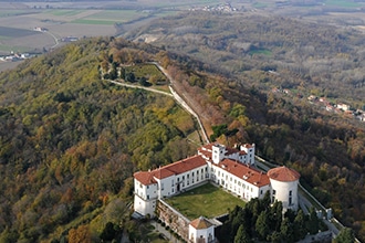 I labirinti in Italia da visitare con i bambini, Labirinto nel Castello di Masino