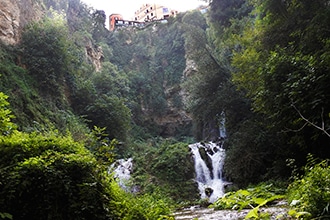 Il parco di Villa Gregoriana a Tivoli con i bambini, fondo della gola