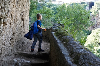 Il parco di Villa Gregoriana a Tivoli con i bambini, passaggi