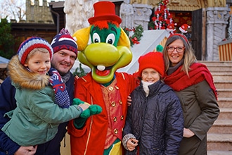 Gardaland Magic Winter, una foto con la mascotte