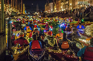 Natale a Copenhagen, sfilata di Santa Lucia in Kayak