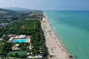 Pineto Beach villaggio e campeggio per bambini in Abruzzo, panoramica