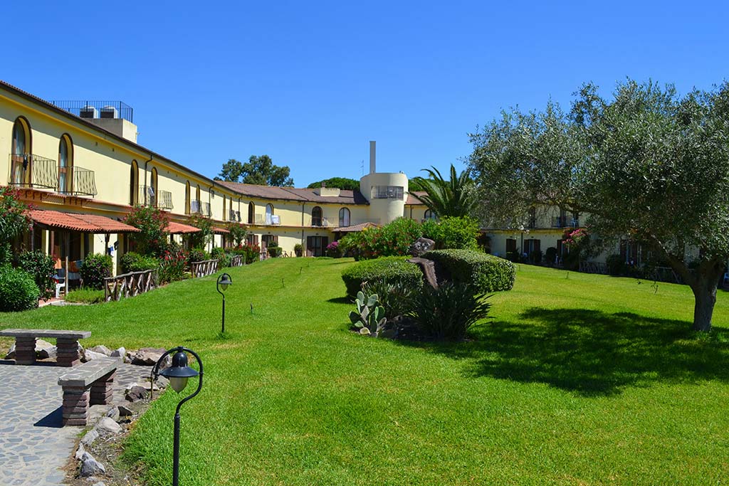 Horse Country House resort per bambini in Sardegna, giardini