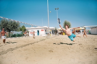 Lidi Ferraresi con bambini, sport in spiaggia