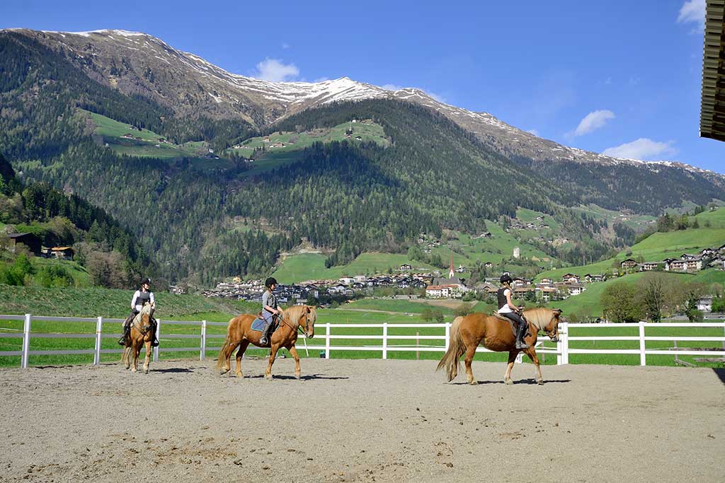 Stroblhof Active Family Spa Resort per famiglie vicino Merano, maneggio