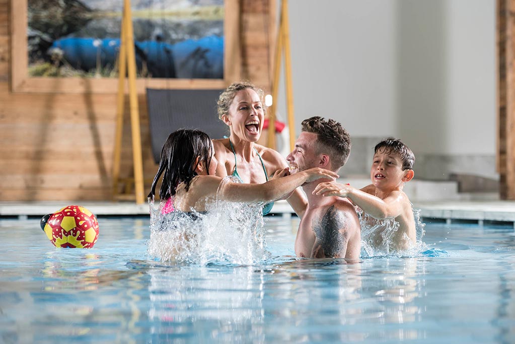 Stroblhof Active Family Spa Resort per famiglie vicino Merano, piscina family