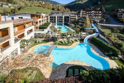 Stroblhof Active Family Spa Resort in Val Passiria per famiglie, vista aerea